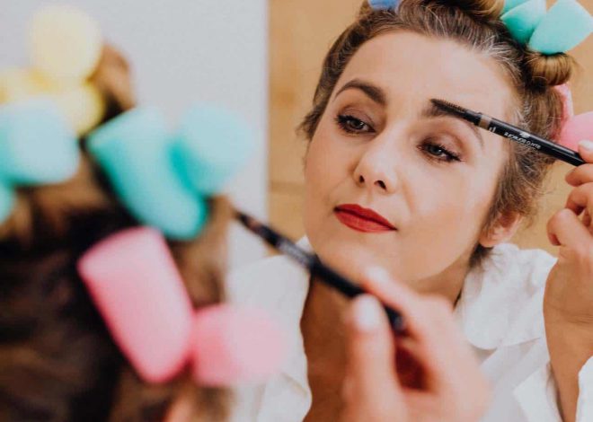 10 Easy Eye Makeup Tips & Techniques For Older Women Over 60