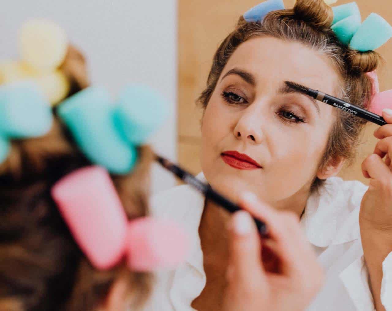 10 Easy Eye Makeup Tips & Techniques For Older Women Over 60