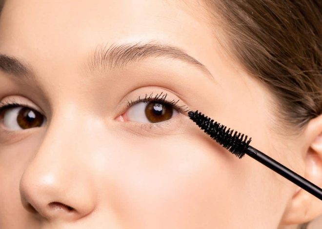 How To Apply Mascara Like A Pro- The Best Hacks, Tips & Tricks