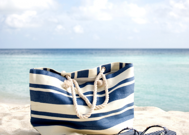 Beach Beauty Bag: 11 Essentials to Pack so You Always Look Amazing Outdoors