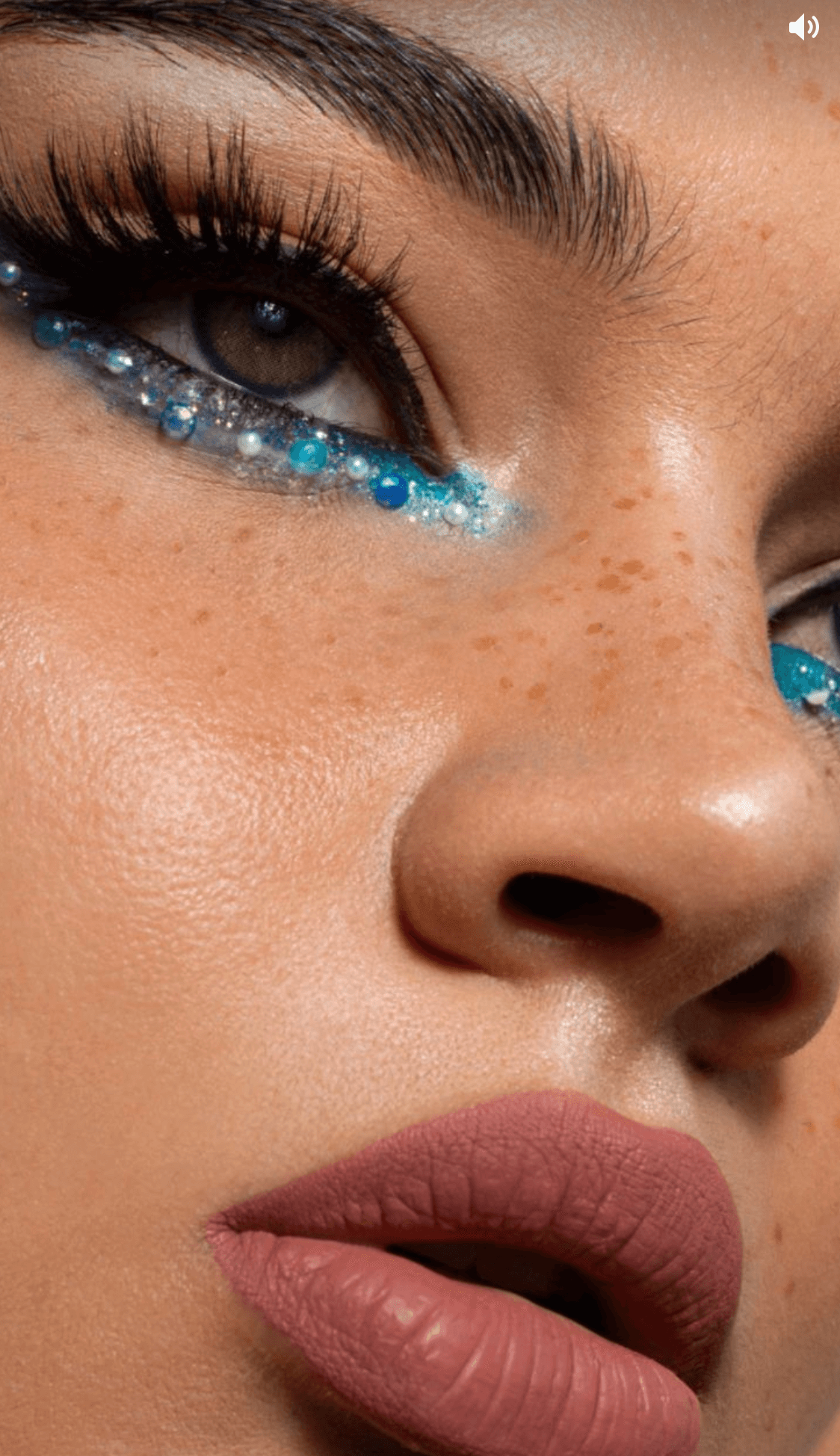45+ Cutest Crystal Eye Makeup Ideas to Copy (2022 Rhinestone Eye Makeup Trend)